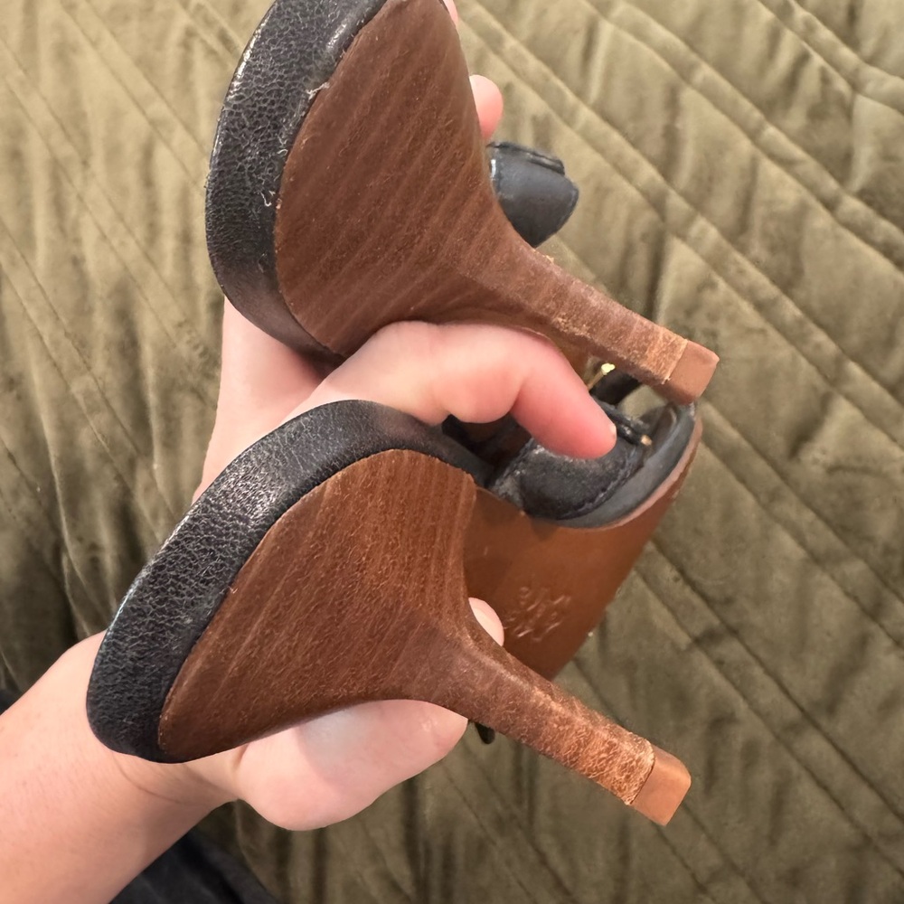 Tory Burch Black and Gold Leather Sandals - Picture 9 of 9